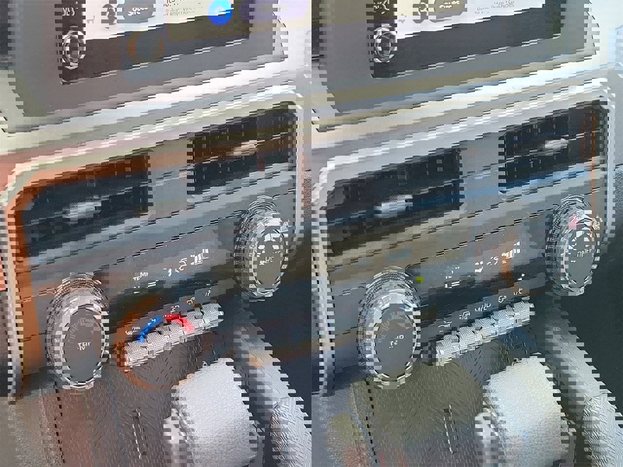 Used 2025 Toyota 4Runner SR5 image 25