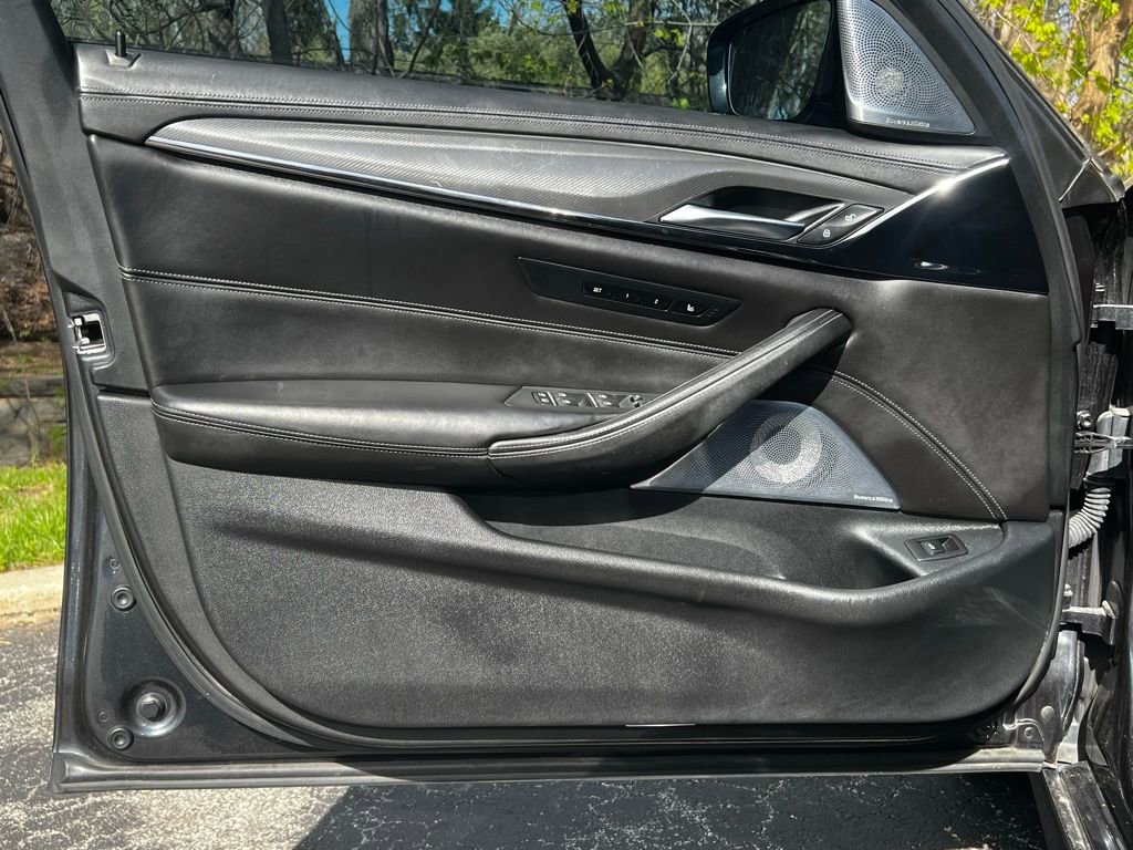 Used 2018 BMW M5 image 11