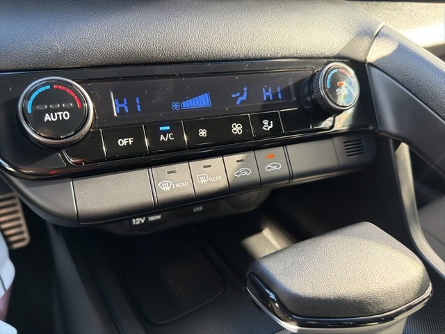 Certified 2025 Hyundai Elantra Sport image 27