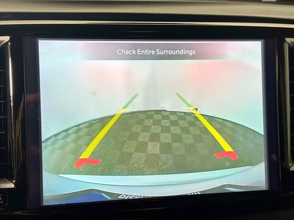 Used 2024 Chrysler Pacifica Touring-L FWD image 16