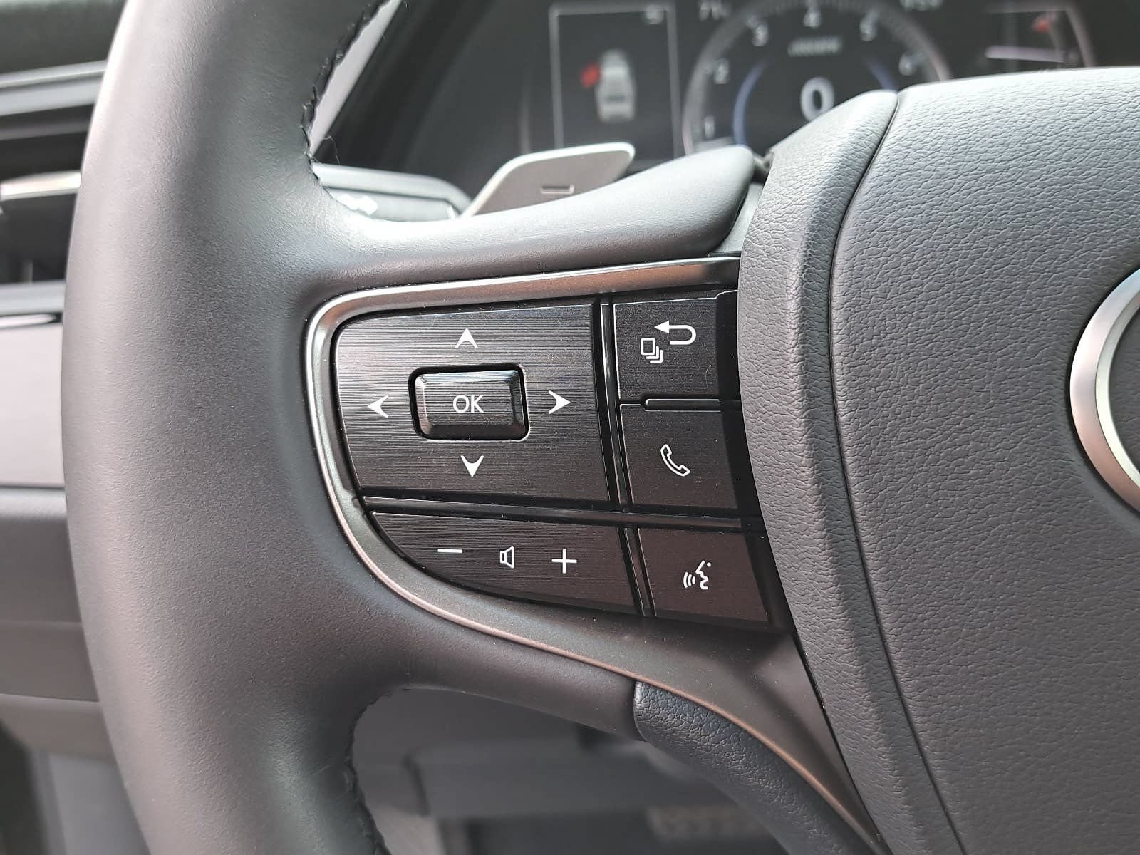 Used 2023 Lexus ES 350 w/ Premium Package FWD image 16