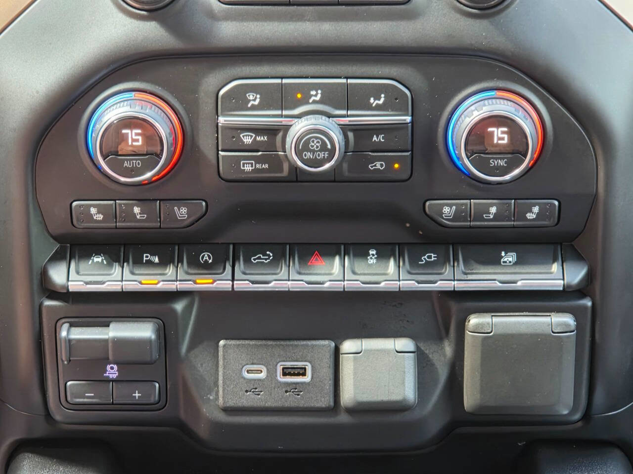 Used 2019 Chevrolet Silverado 1500 High Country w/ Technology Package image 40