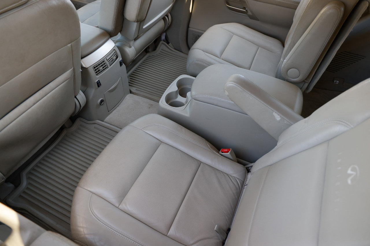 Used 2004 INFINITI QX56 2WD w/ Smart Vision Pkg image 10