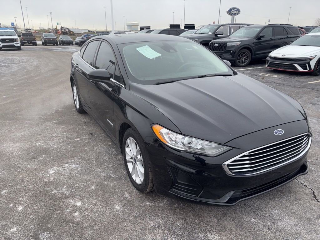 Used 2019 Ford Fusion SE image 4