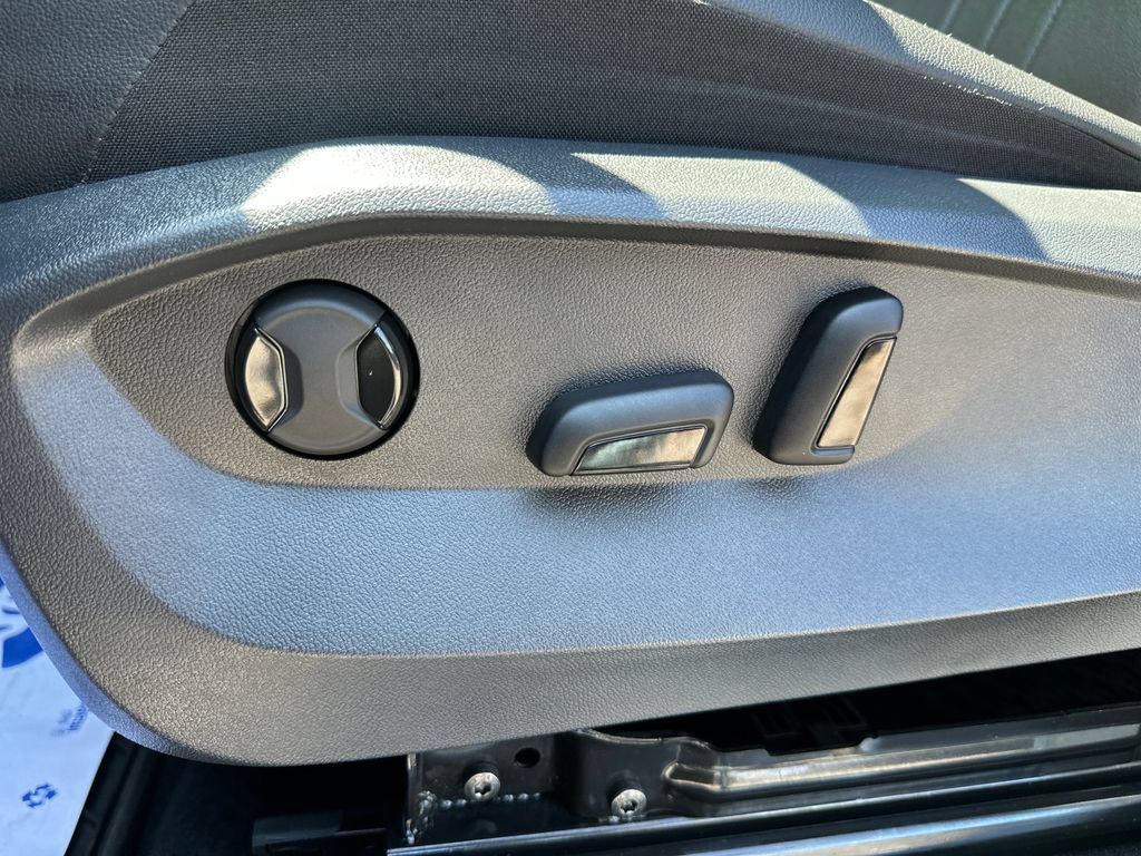 Certified 2024 Volkswagen Tiguan SE R-Line AWD/4WD image 9