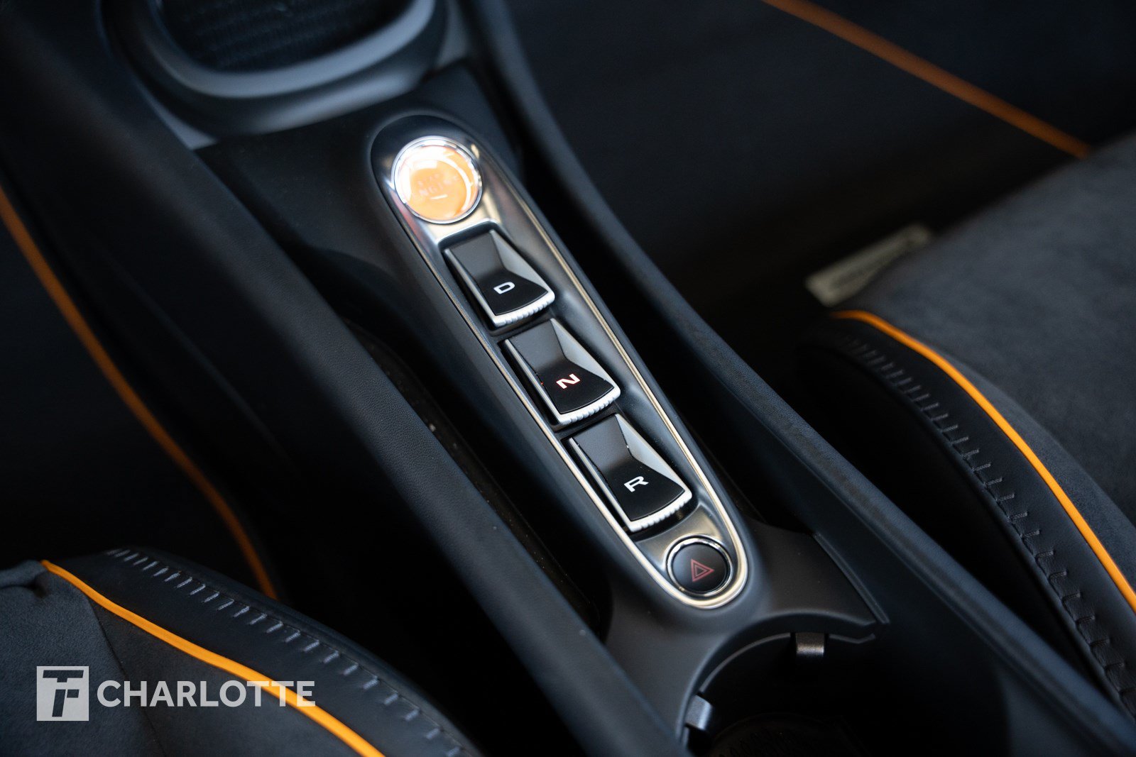 Used 2025 McLaren Artura Spider RWD image 24