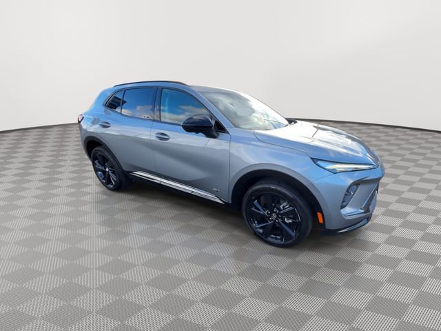 Used 2025 Buick Envision Sport Touring image 2