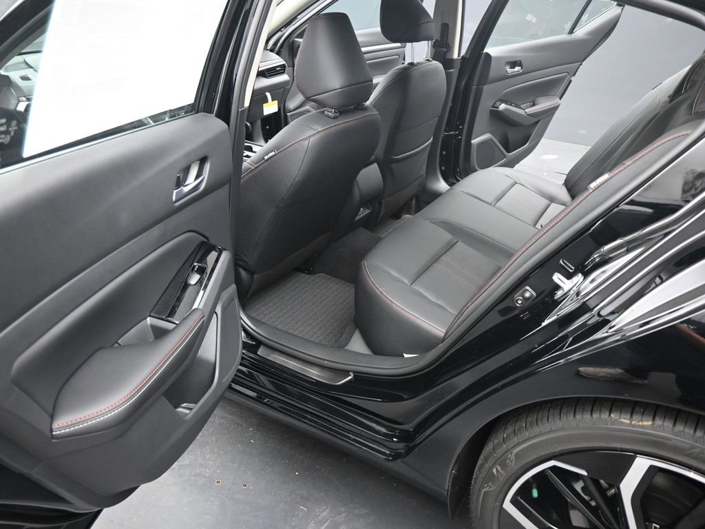 New 2025 Nissan Altima 2.5 SR image 18