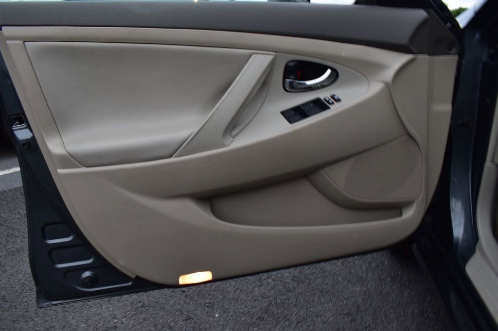 Used 2009 Toyota Camry Hybrid image 36