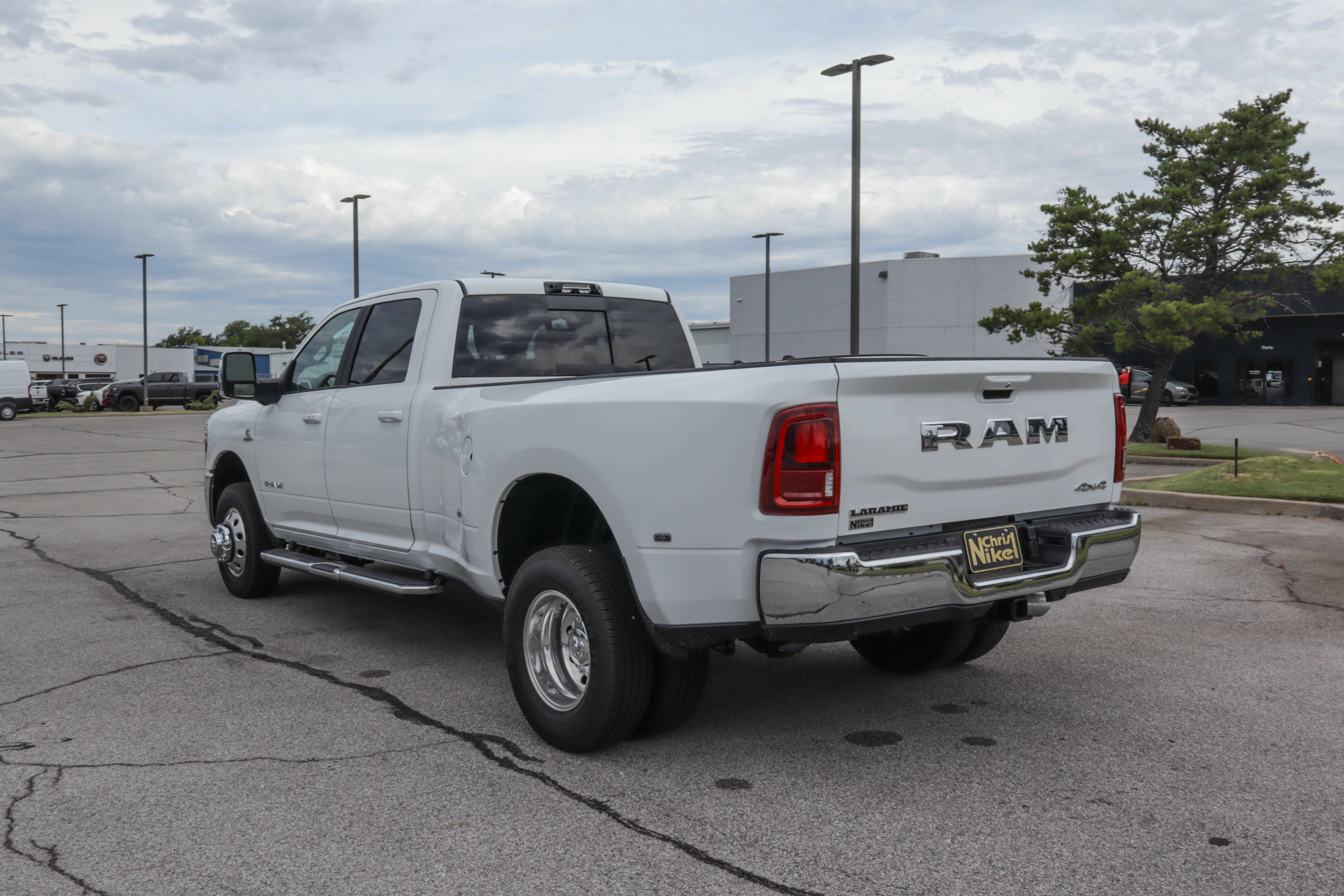 New 2027 RAM 3500 Laramie w/ Towing Technology Group AWD/4WD image 9
