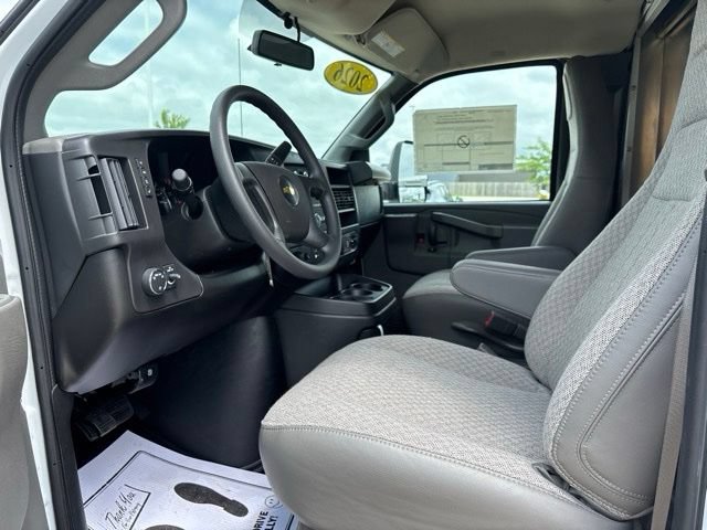 New 2026 Chevrolet Express 3500 w/ Power Convenience Package RWD video 2