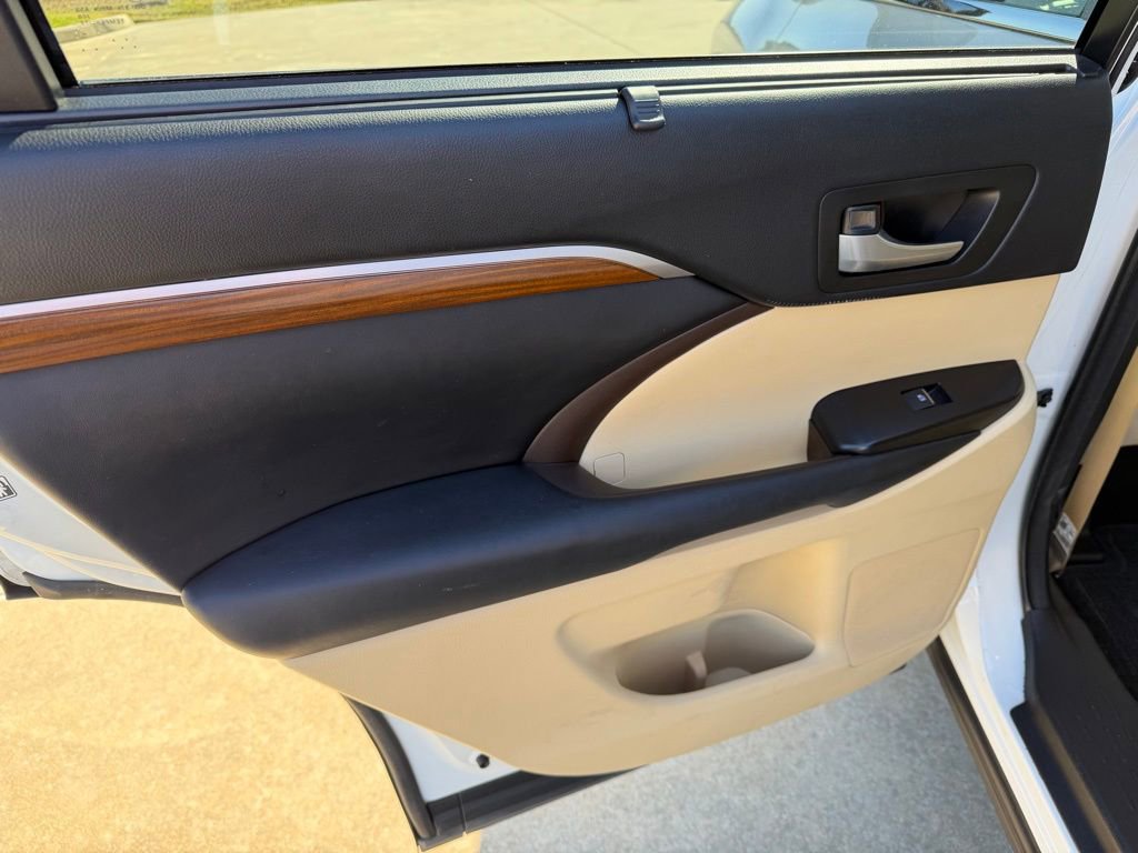 Used 2018 Toyota Highlander Limited image 14