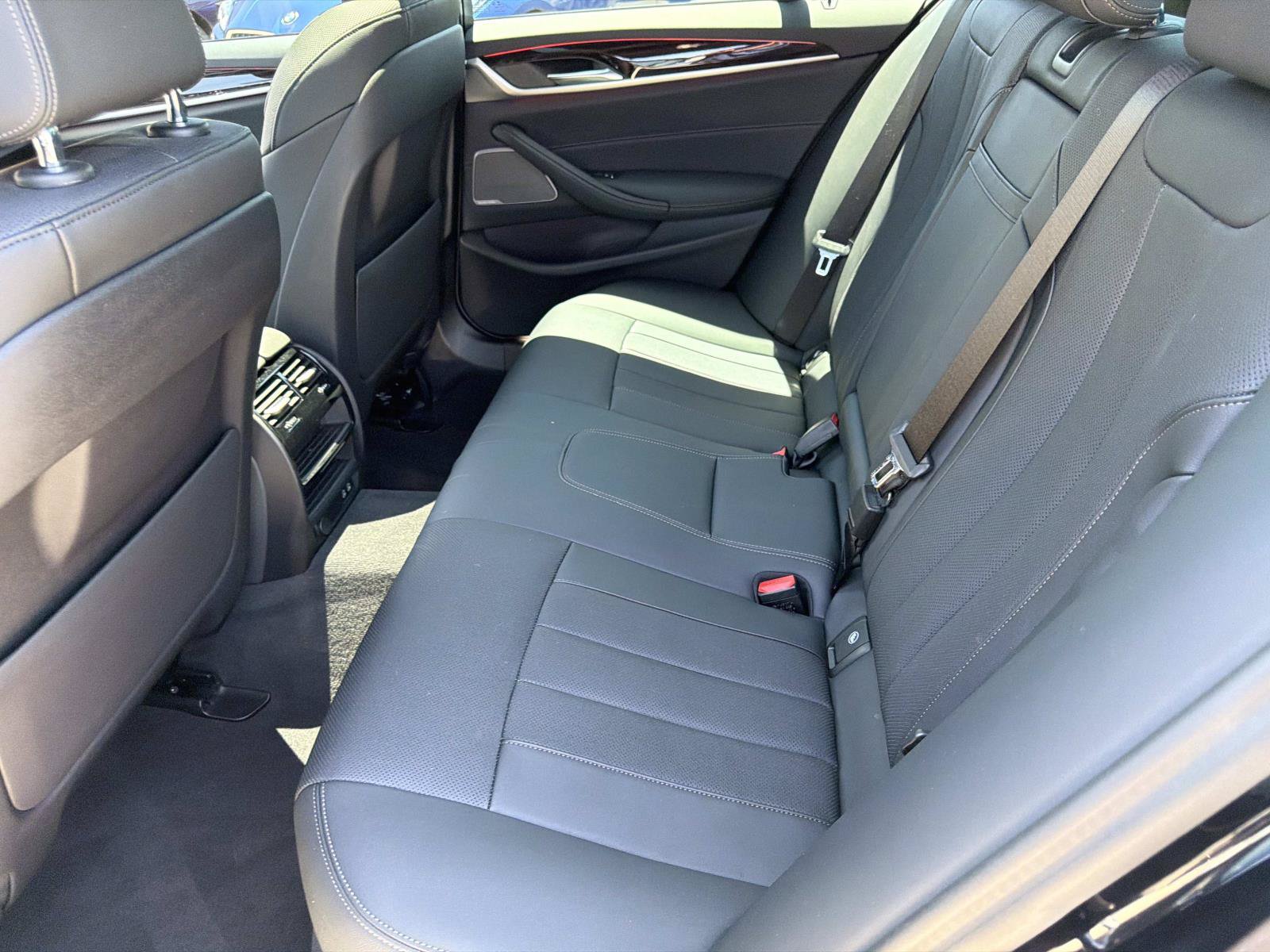 Used 2023 BMW 530e RWD image 11