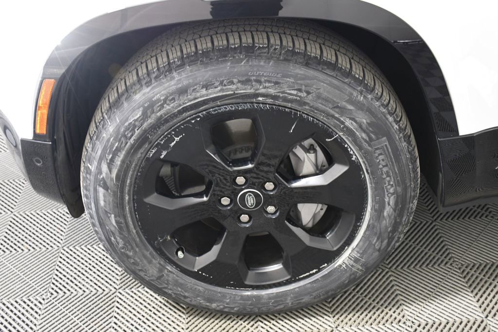 Used 2024 Land Rover Defender 110 X-Dynamic SE image 11