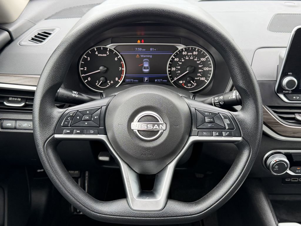 Used 2025 Nissan Altima 2.5 SV FWD image 14