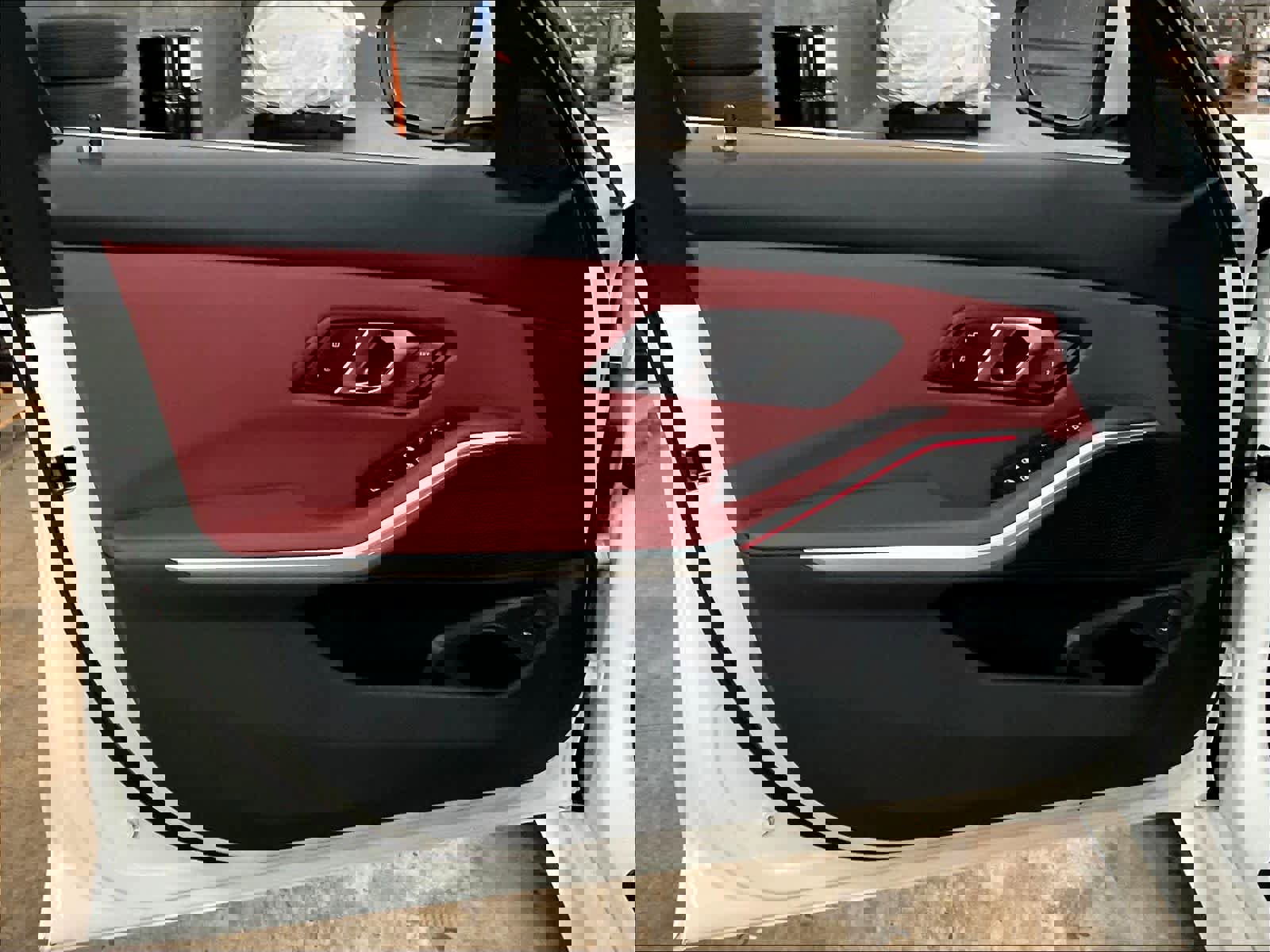 Used 2025 BMW 330i Sedan w/ Premium Package image 26