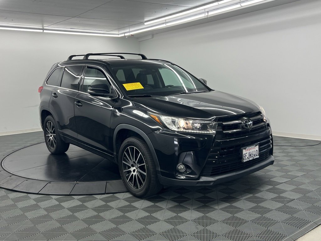 Used 2018 Toyota Highlander SE image 2