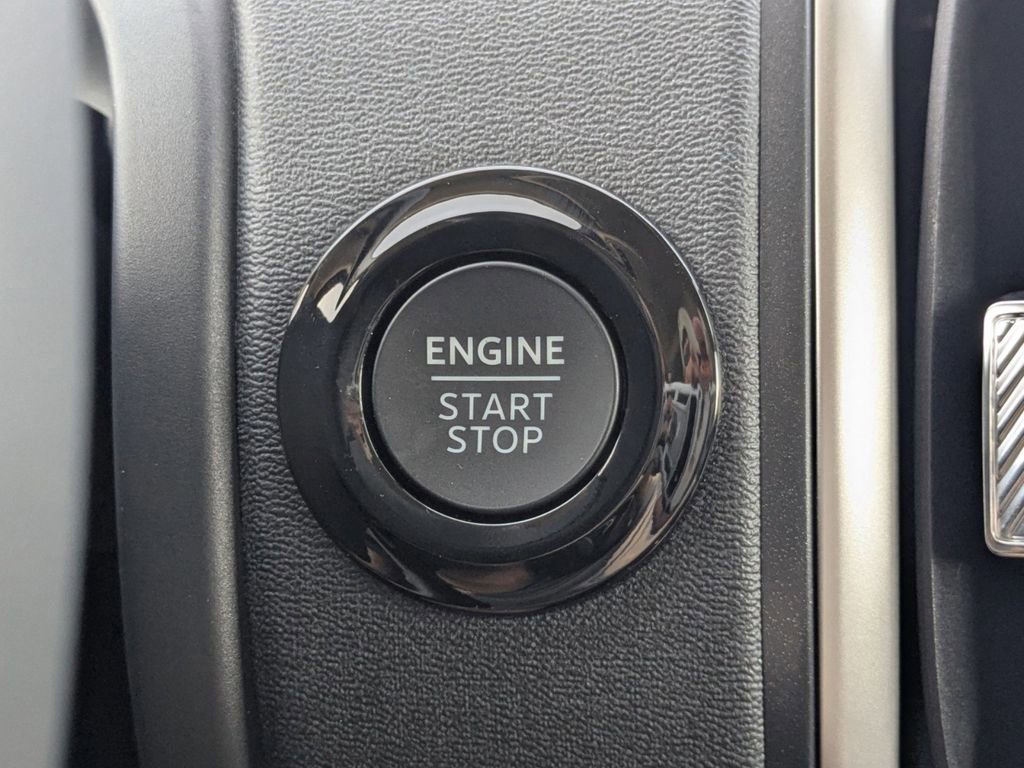 New 2025 Ford Expedition Active image 30
