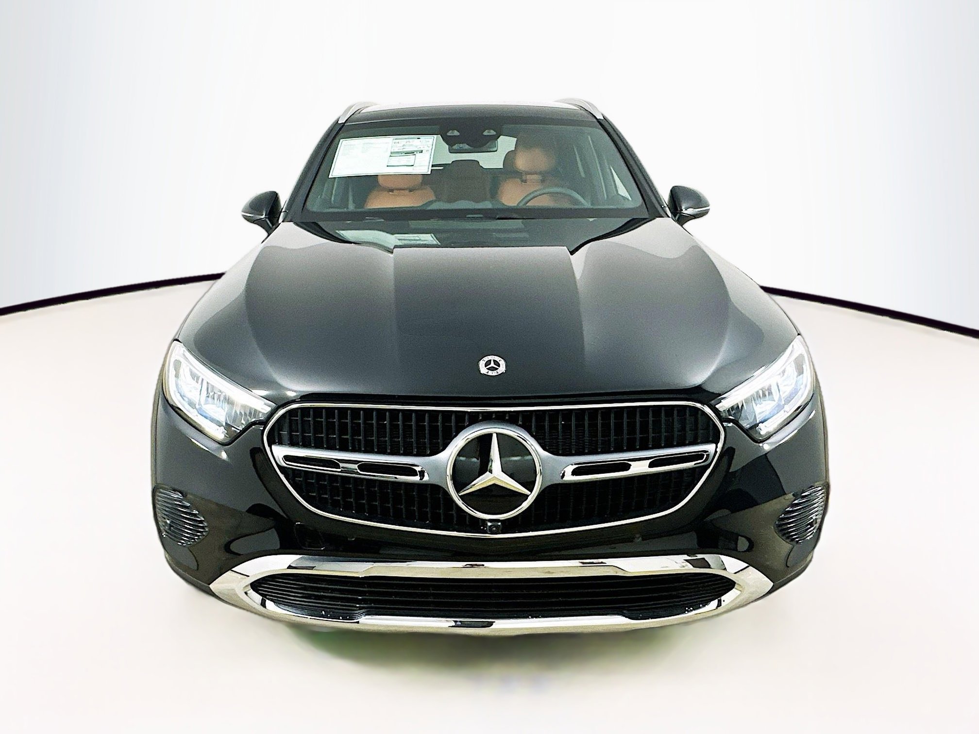 Used 2025 Mercedes-Benz GLC 350e 4MATIC image 2