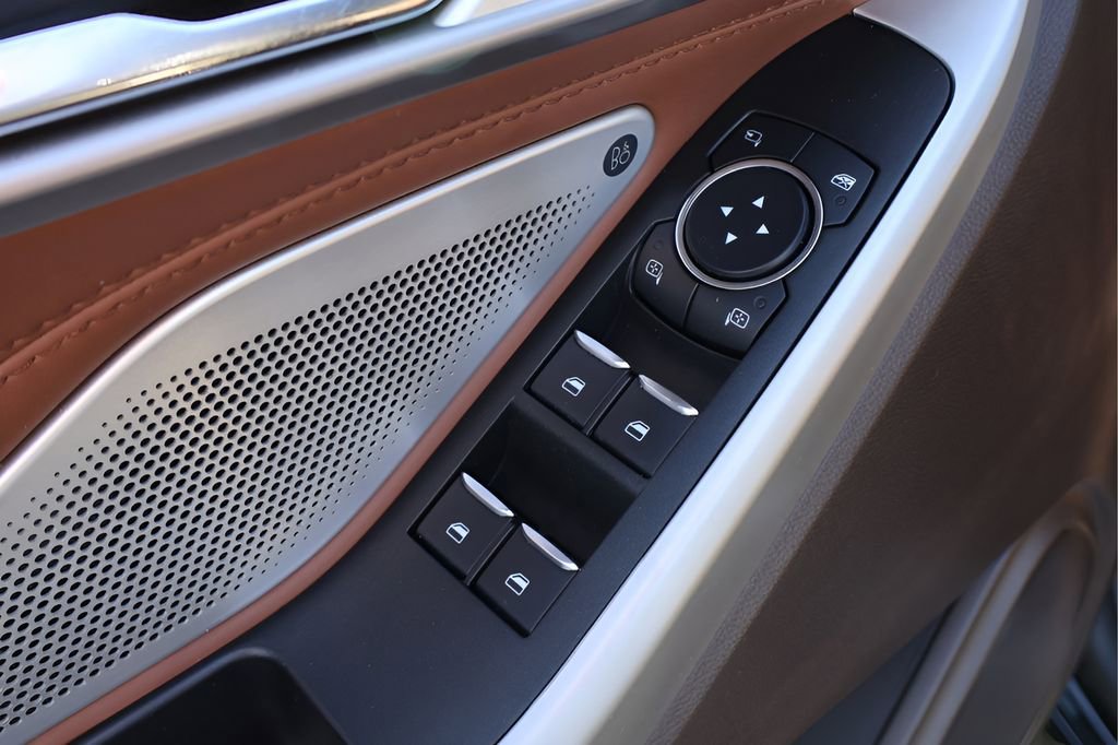 Used 2021 Ford Explorer King Ranch w/ Premium Technology Package image 10