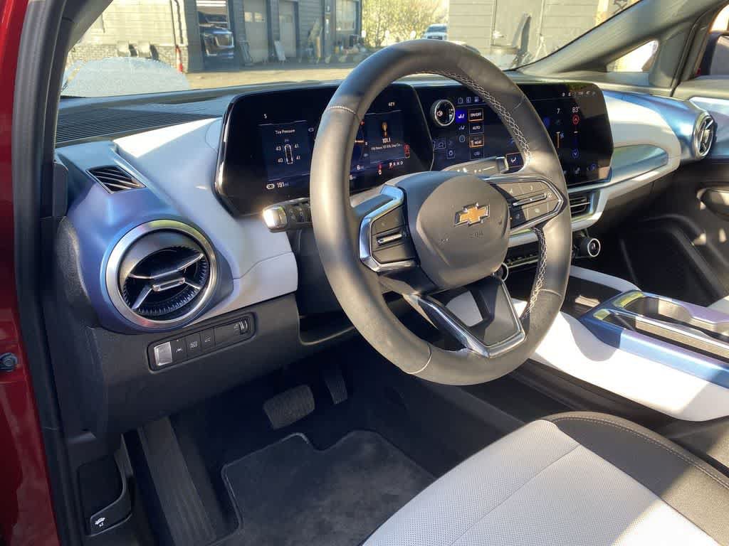 Used 2025 Chevrolet Equinox EV LT w/ Convenience Package FWD image 2