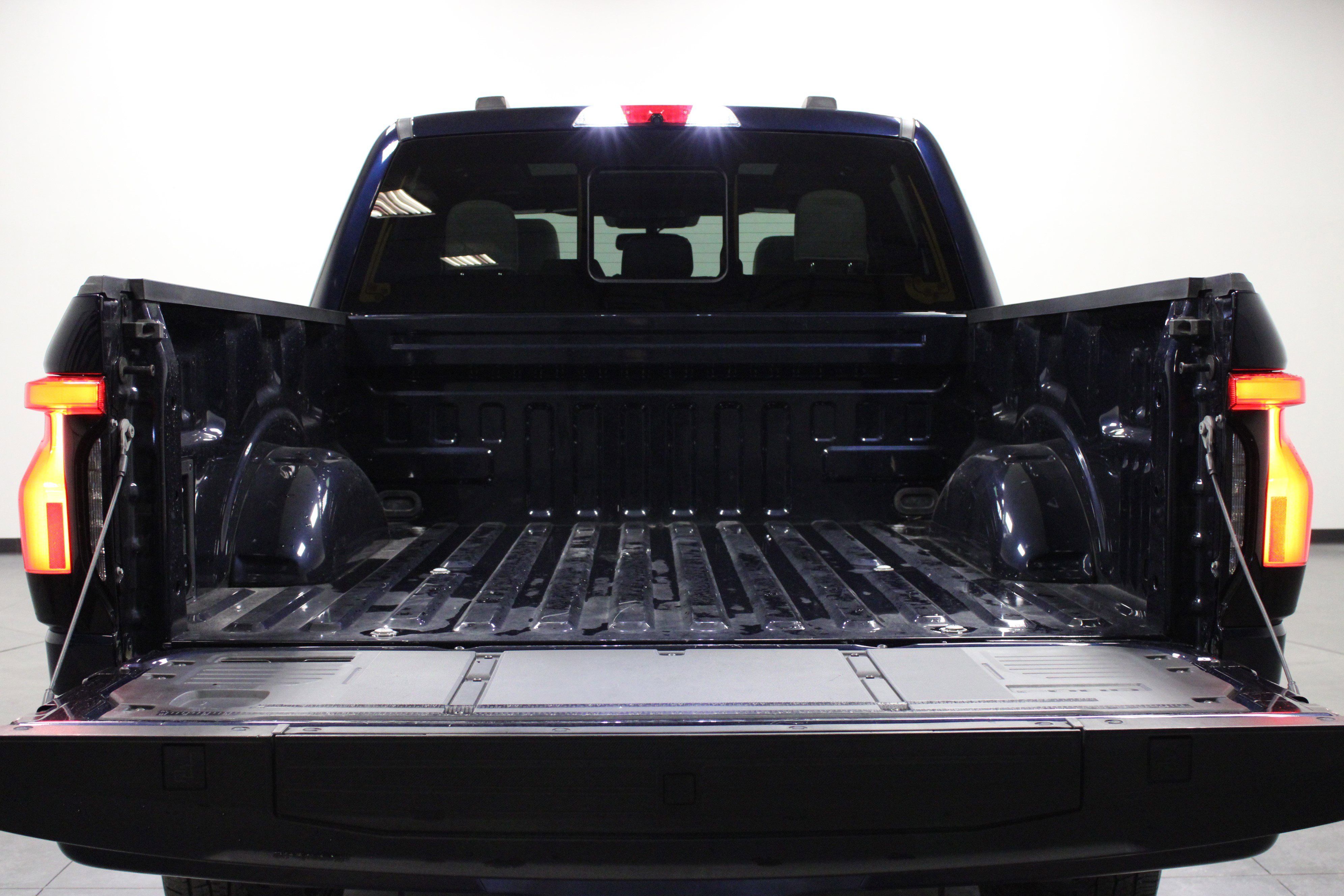 Used 2022 Ford F150 Lightning Platinum image 14