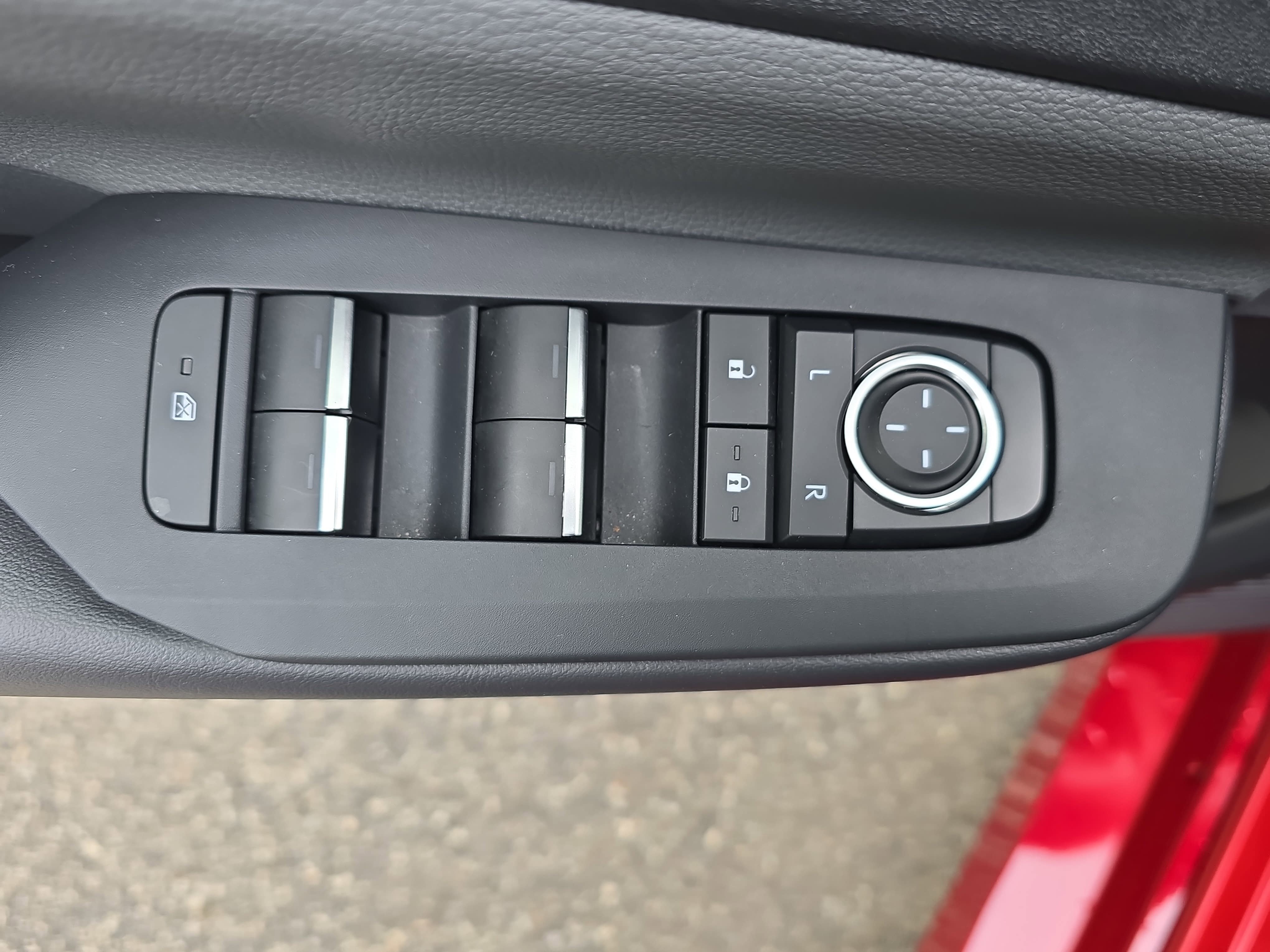 Used 2024 Toyota Prius XLE FWD image 25