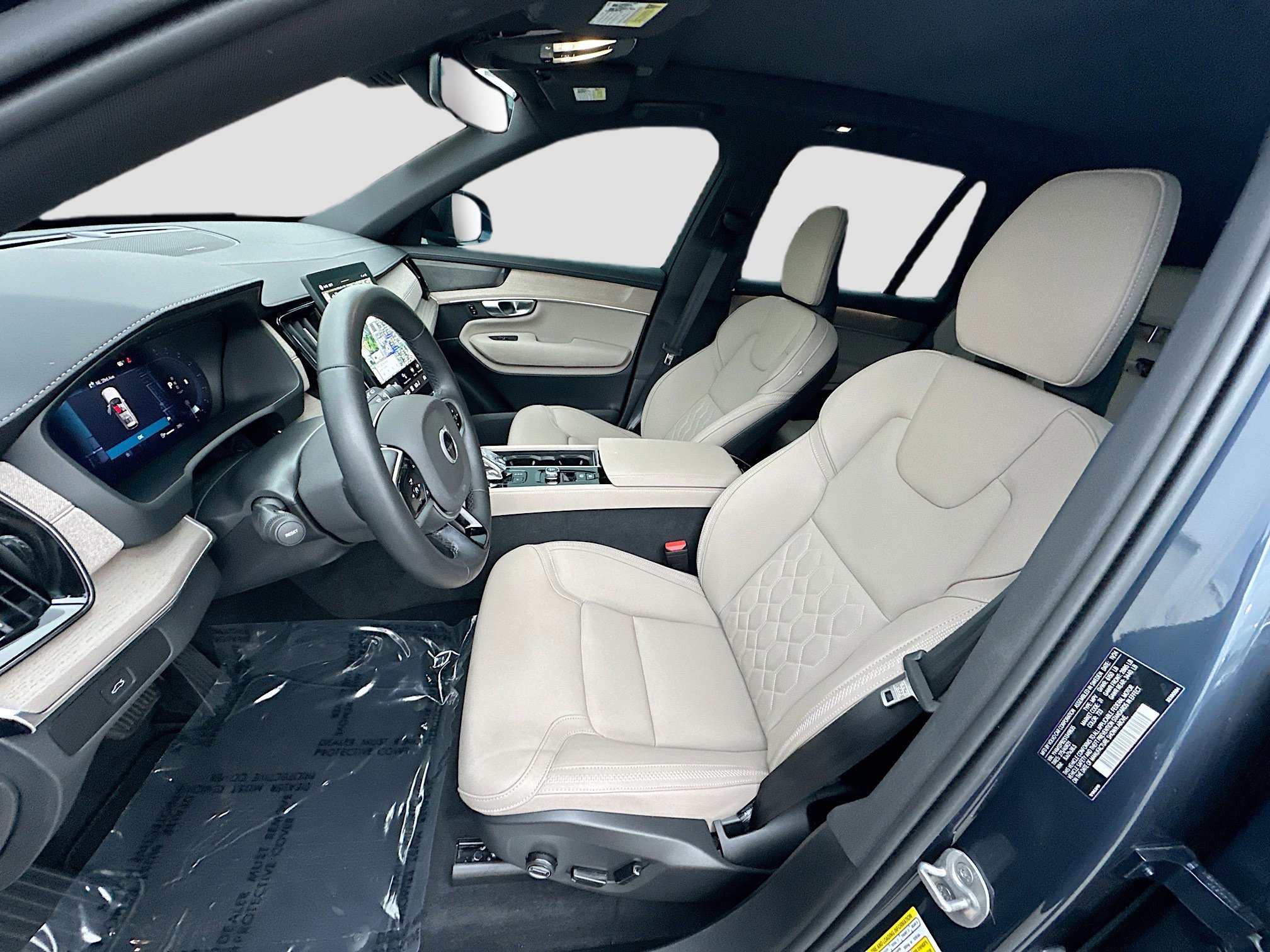 Used 2025 Volvo XC90 B5 Plus w/ Protection Package Premier image 21