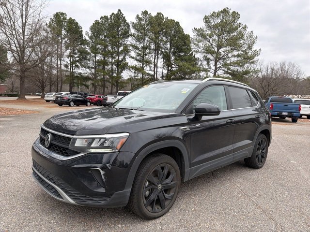 Used 2022 Volkswagen Taos SE image 2