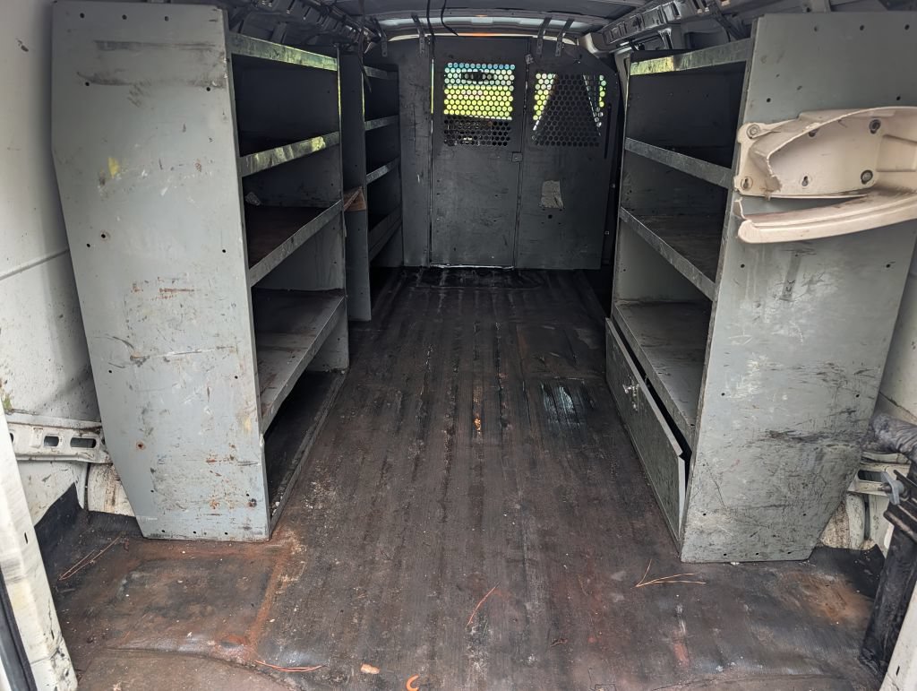 Used 2017 Chevrolet Express 3500 Extended RWD image 18