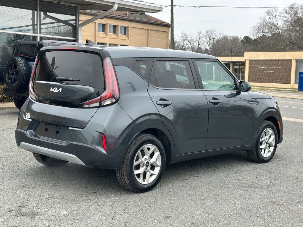 Used 2023 Kia Soul LX w/ LX Technology Package image 8