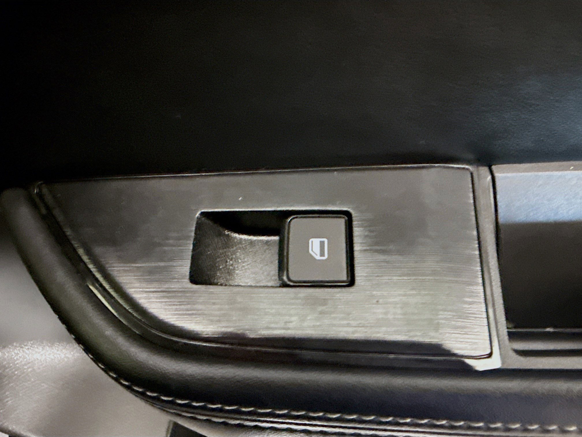 Used 2025 Nissan Rogue SV image 31