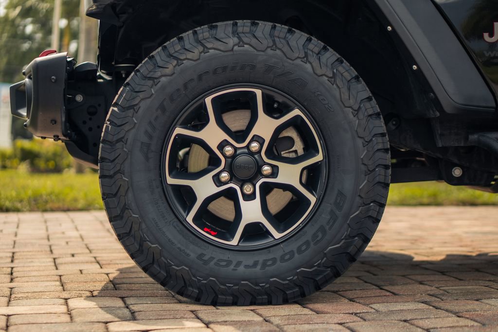 Used 2022 Jeep Wrangler Unlimited Rubicon AWD/4WD image 15