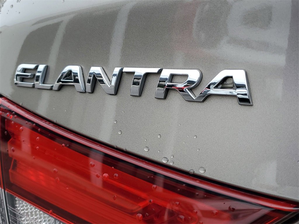 Used 2016 Hyundai Elantra SE image 5