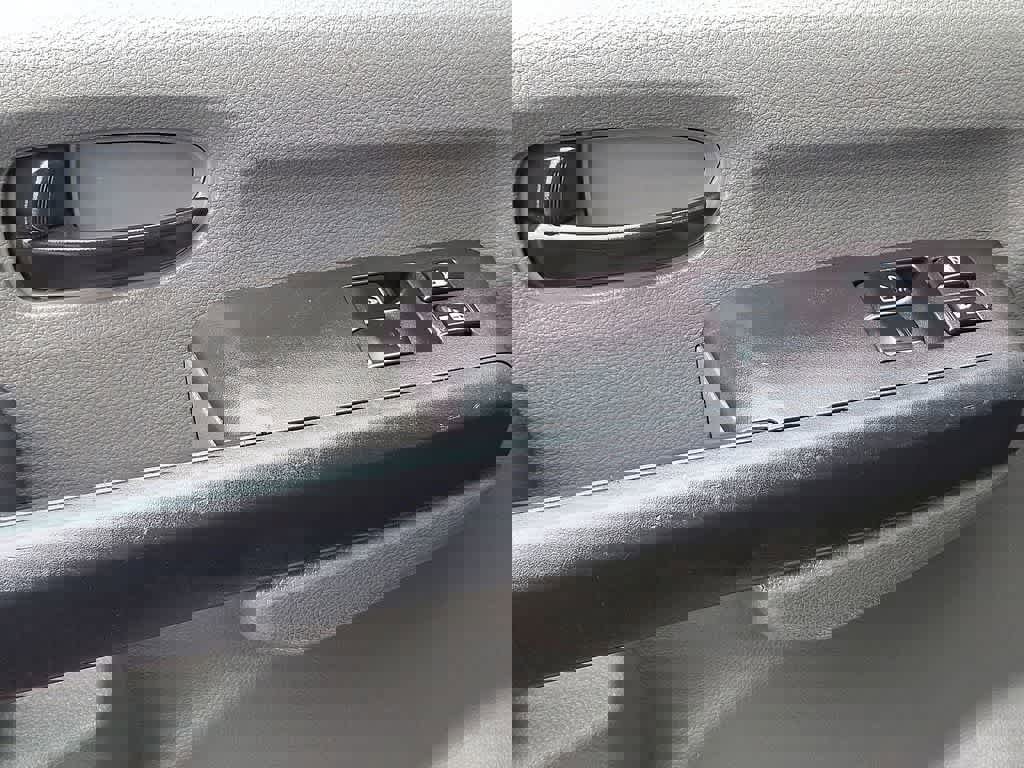 Used 2016 Nissan NV 3500 SV w/ SV Technology Package image 10