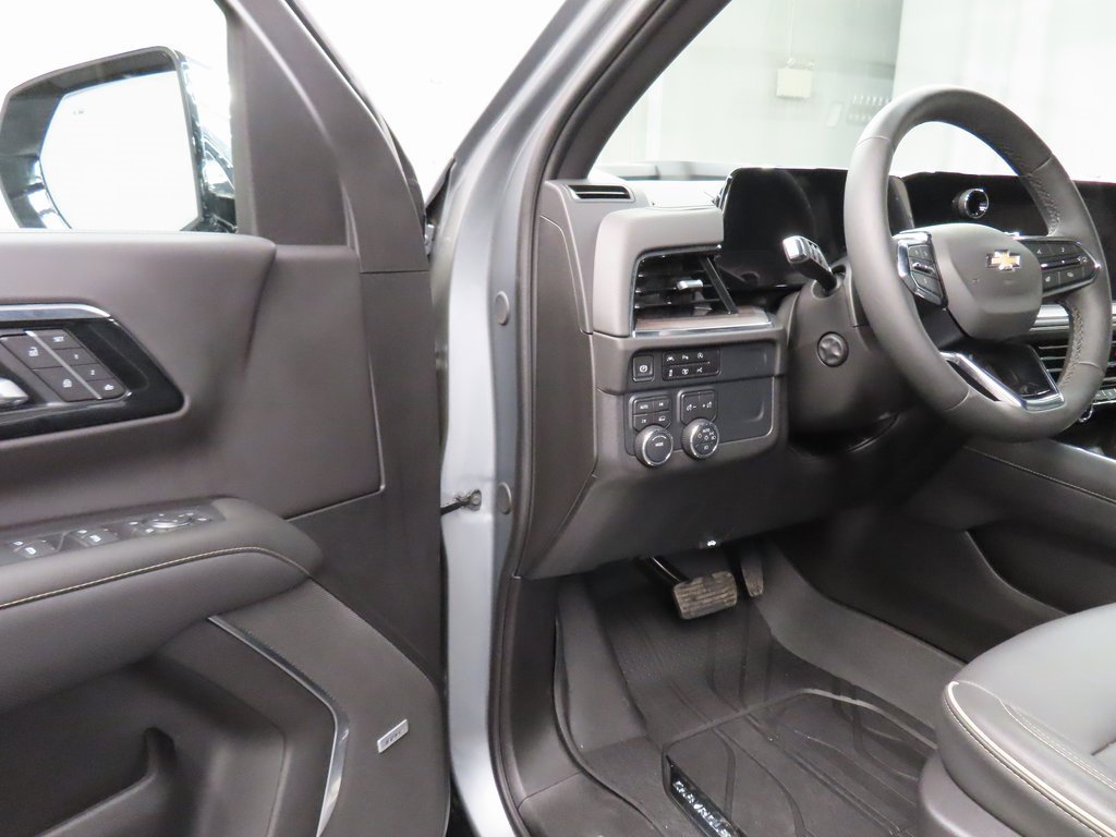 Used 2025 Chevrolet Suburban Premier image 55
