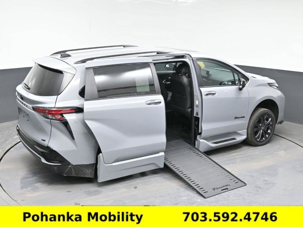 Used 2026 Toyota Sienna XSE image 16