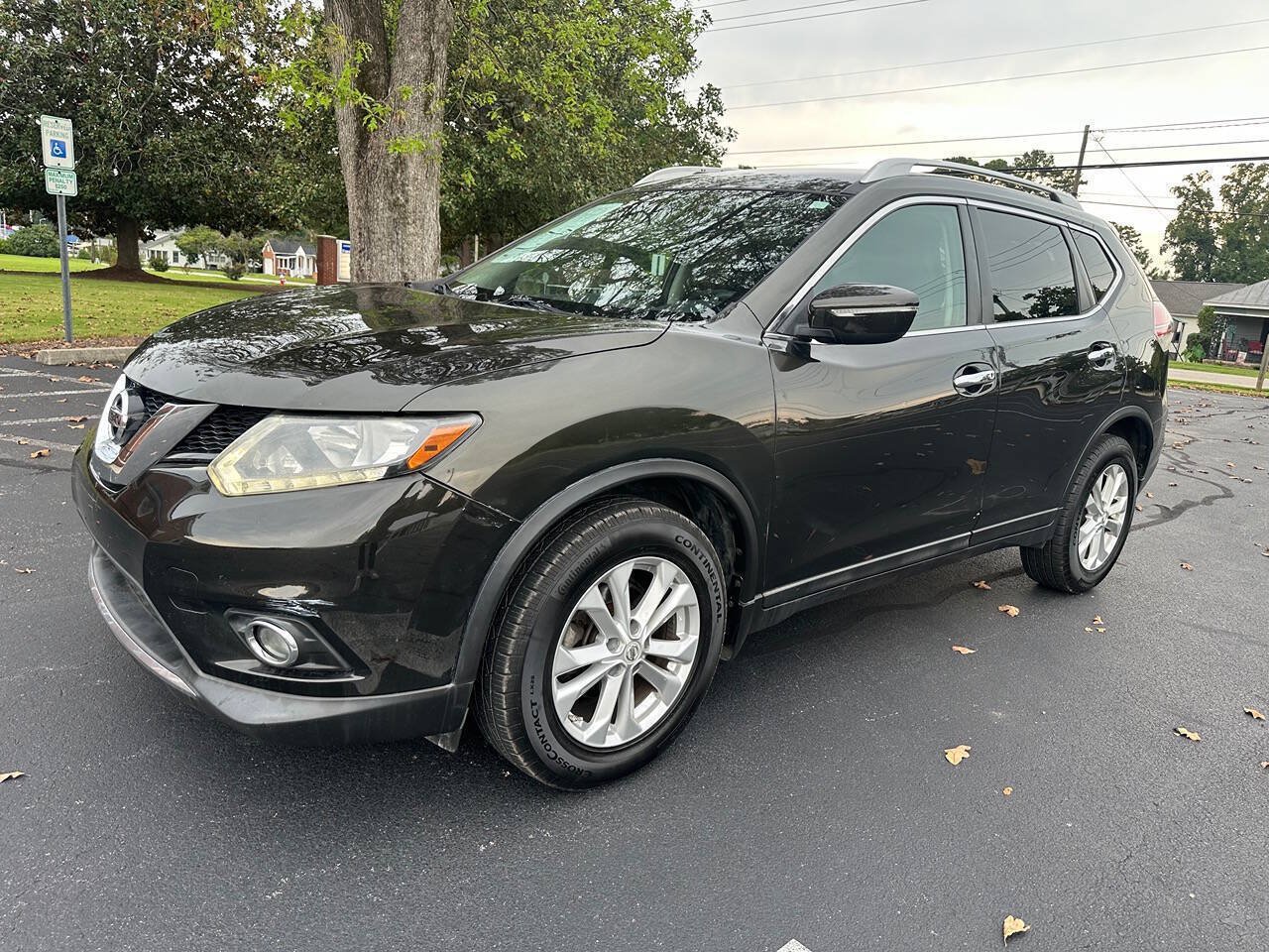 Used 2015 Nissan Rogue SV FWD image 2