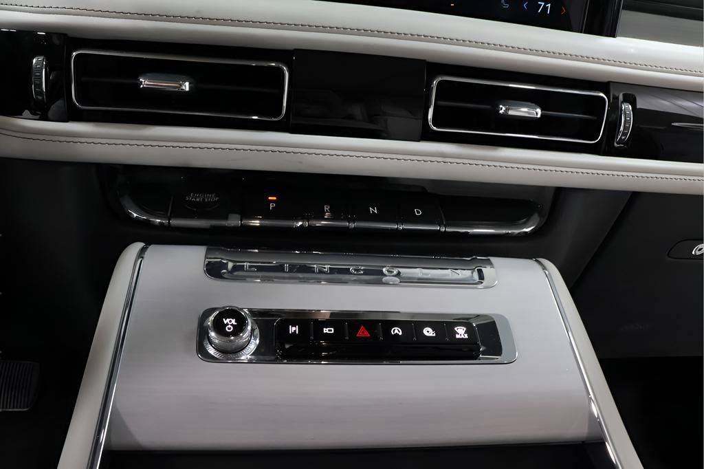 Used 2025 Lincoln Aviator Reserve w/ Equipment Group 201A AWD/4WD image 11