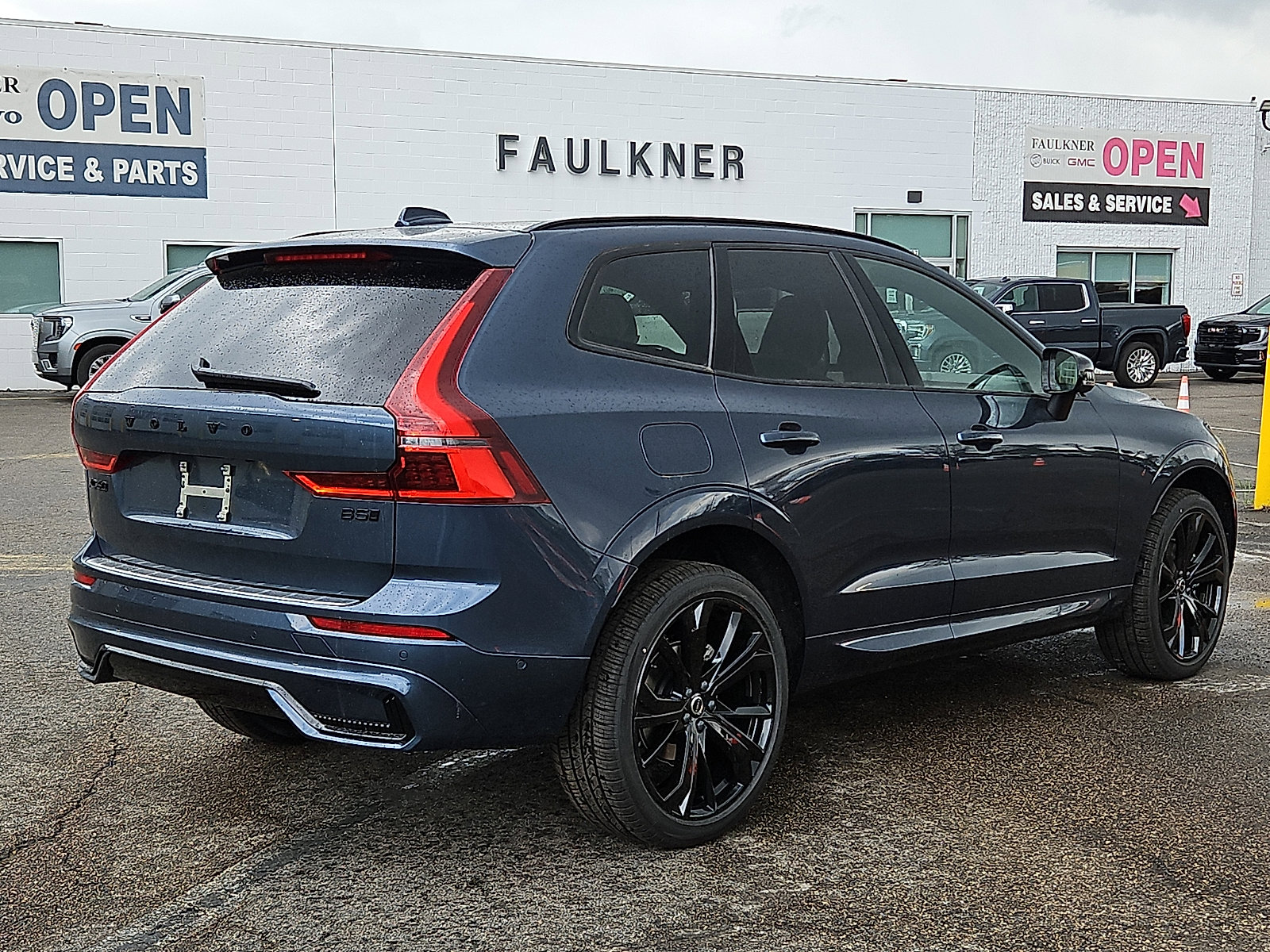 New 2026 Volvo XC60 B5 Ultra w/ Protection Package Premier AWD/4WD image 6