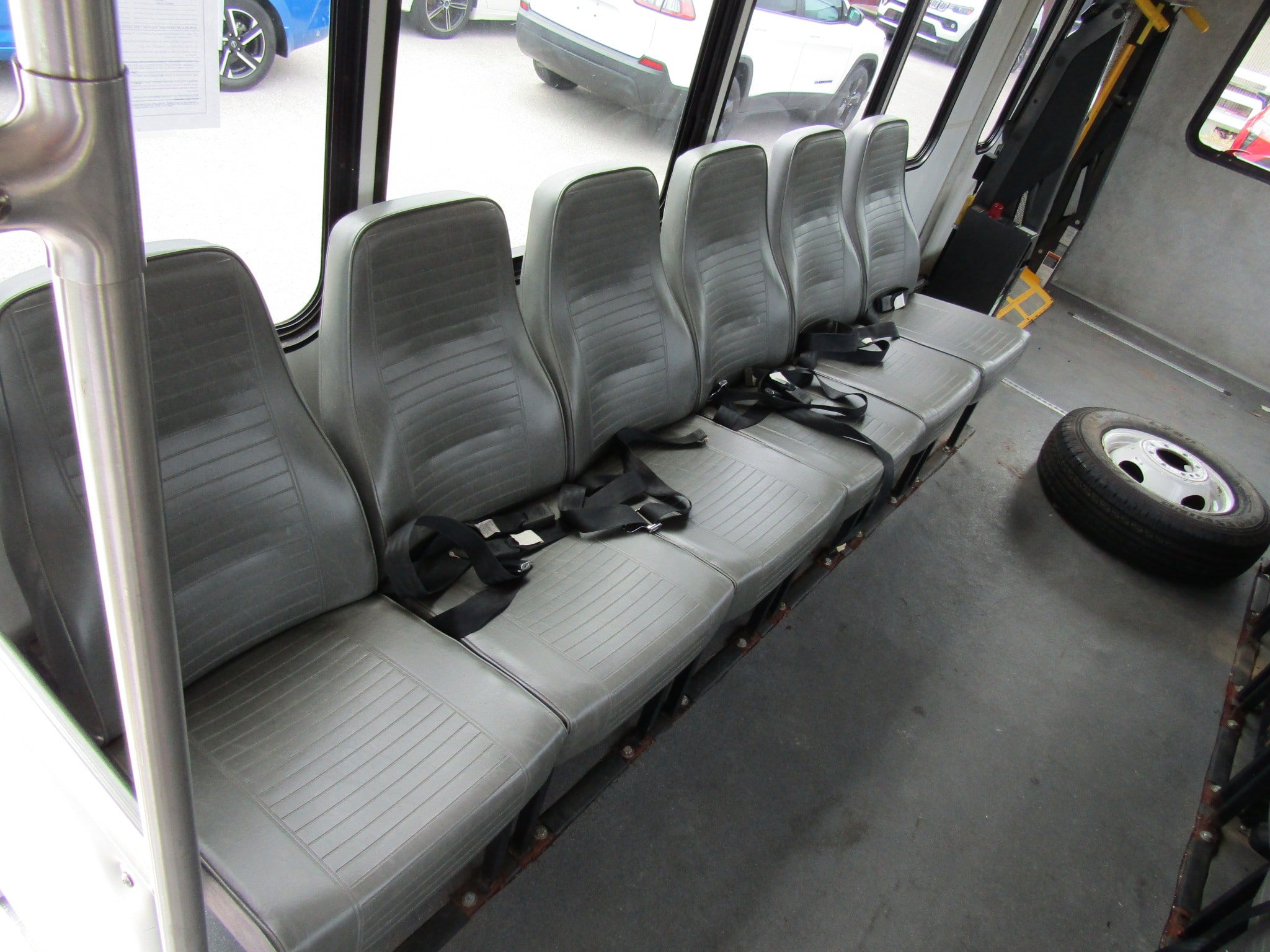 Used 2012 Ford E-450 and Econoline 450 Super Duty w/ Shuttle Bus Prep Pkg RWD image 10