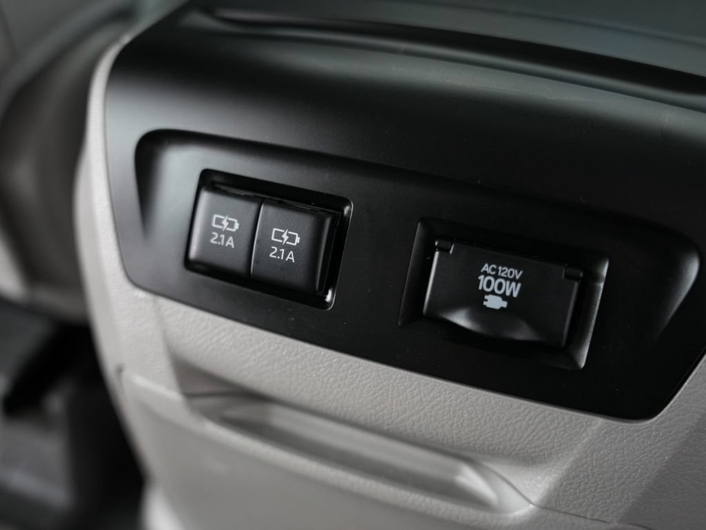 Used 2020 Toyota Sienna XLE w/ XLE Navigation Package FWD image 37