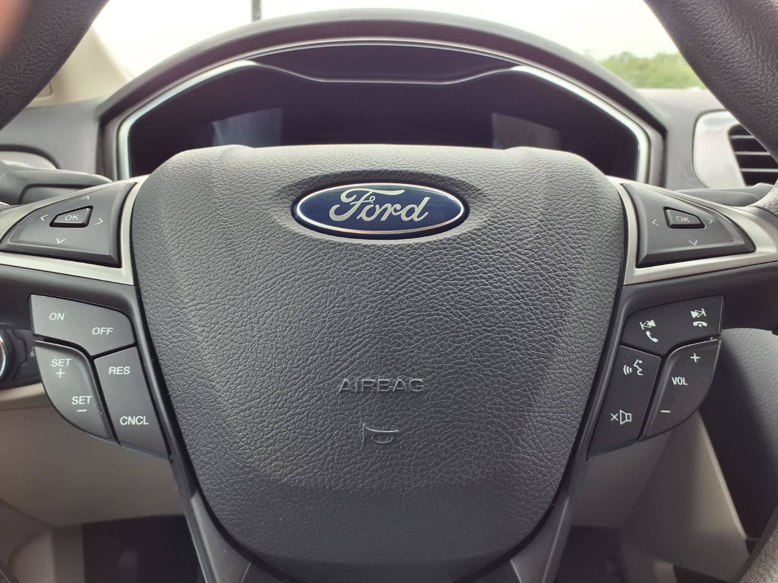 Used 2017 Ford Fusion SE w/ Fusion SE Technology Package FWD image 14