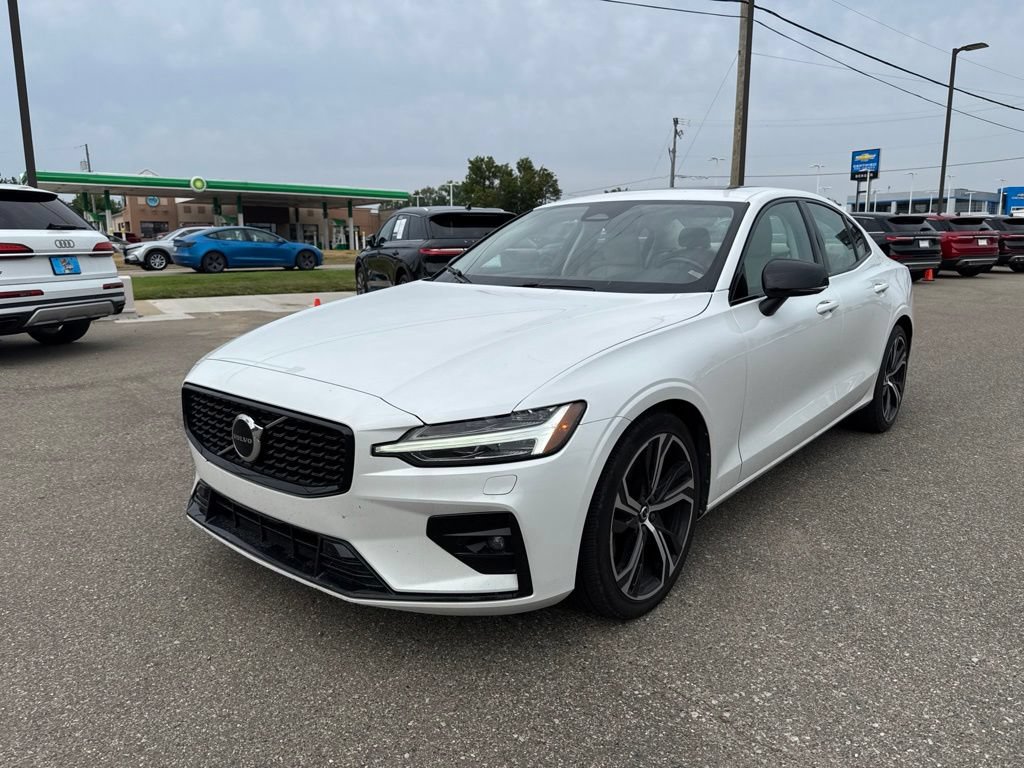 Used 2024 Volvo S60 B5 Core FWD image 1