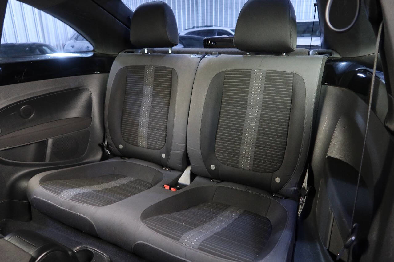 Used 2013 Volkswagen Beetle 2.0T image 16