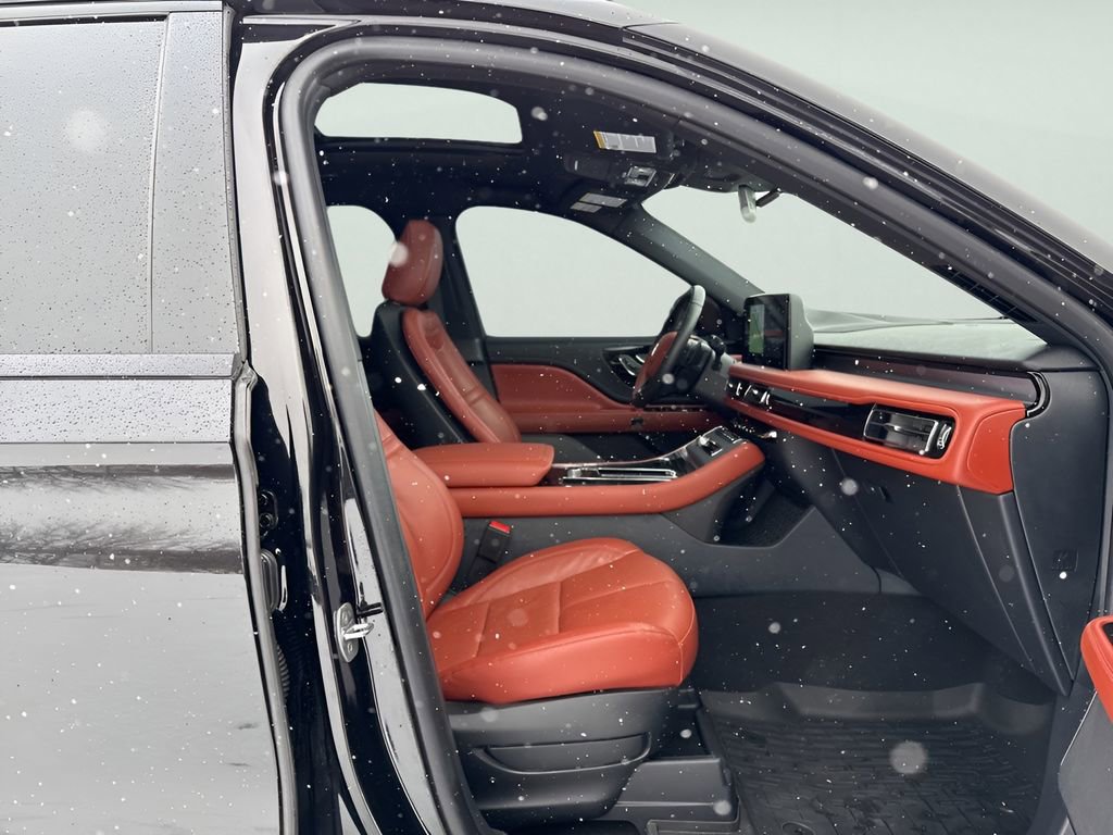Used 2025 Lincoln Aviator Reserve w/ Jet Appearance Package image 10