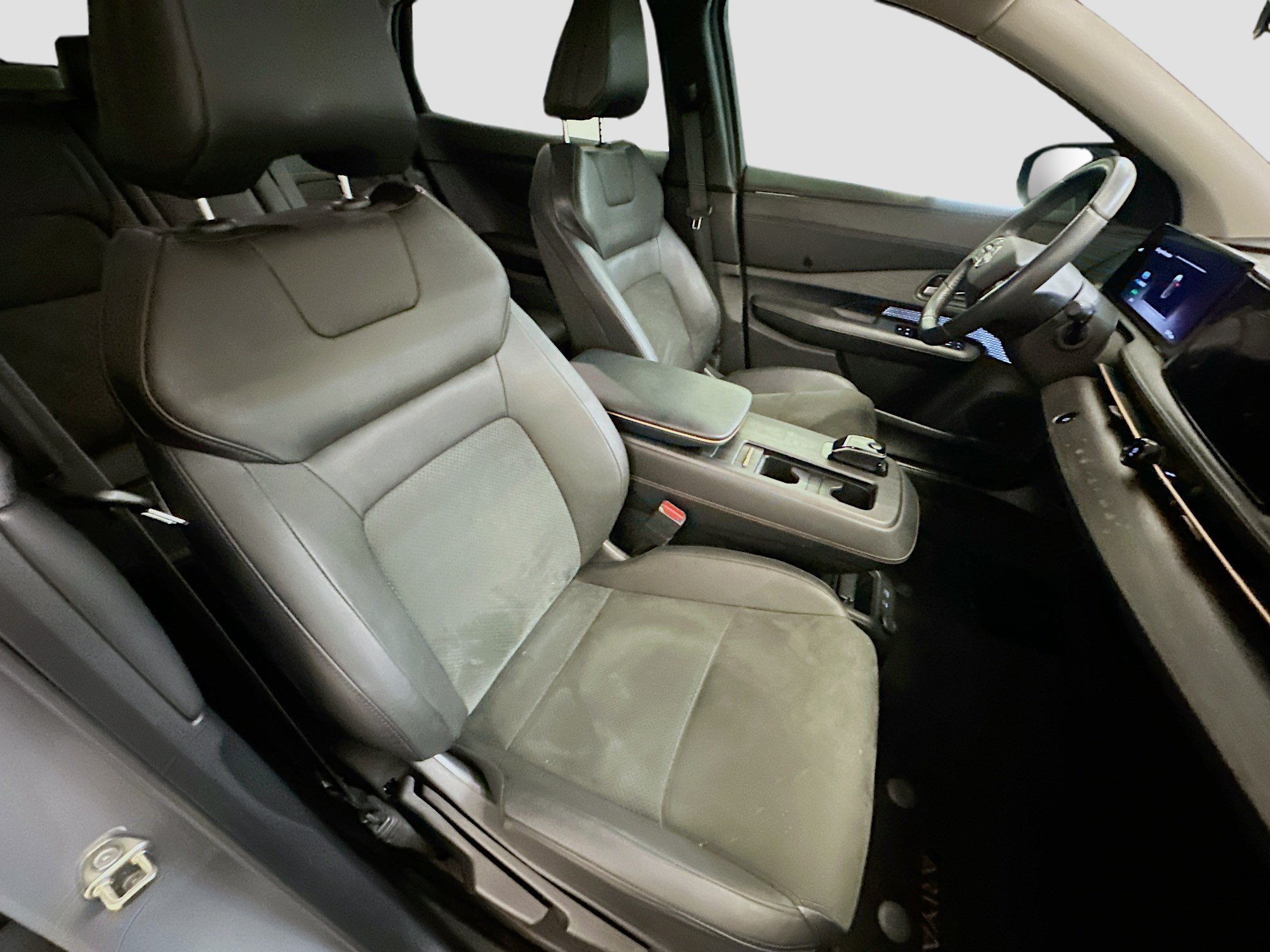 Used 2024 Nissan Ariya AWD image 32