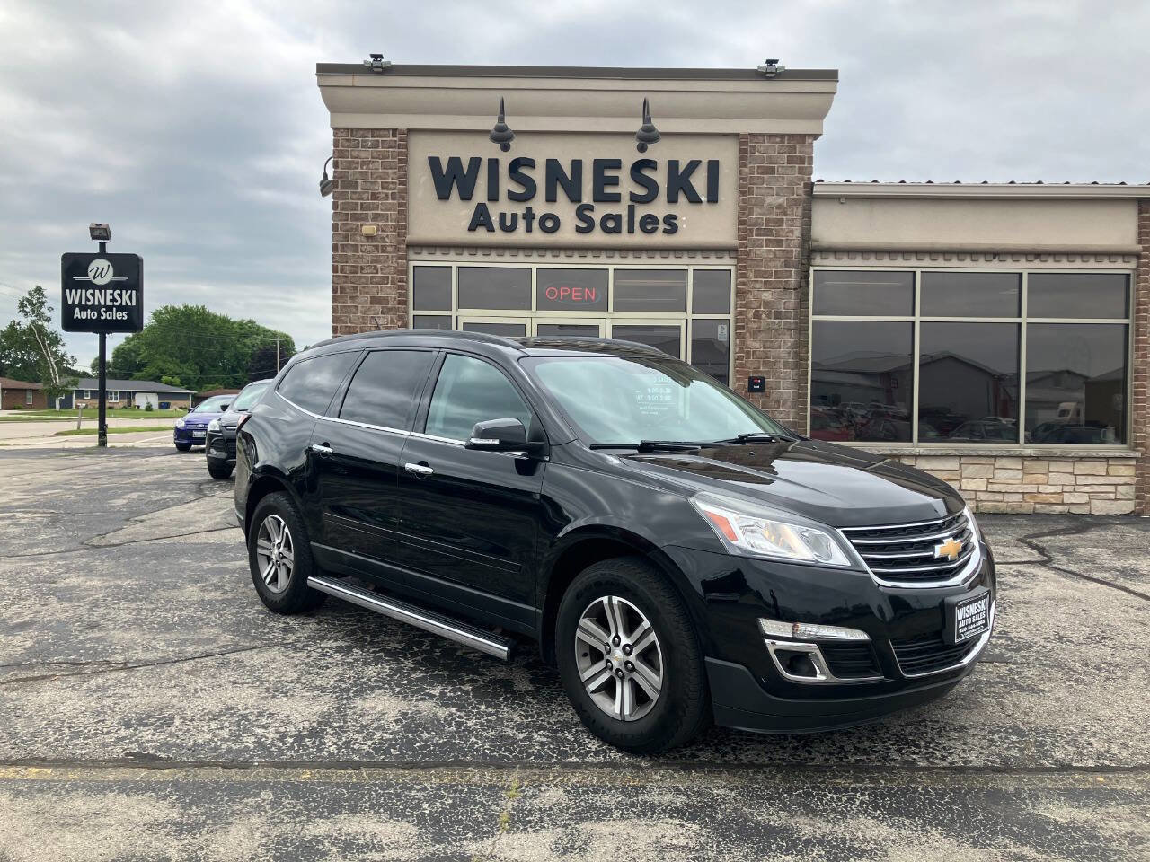 Used 2017 Chevrolet Traverse LT image 1