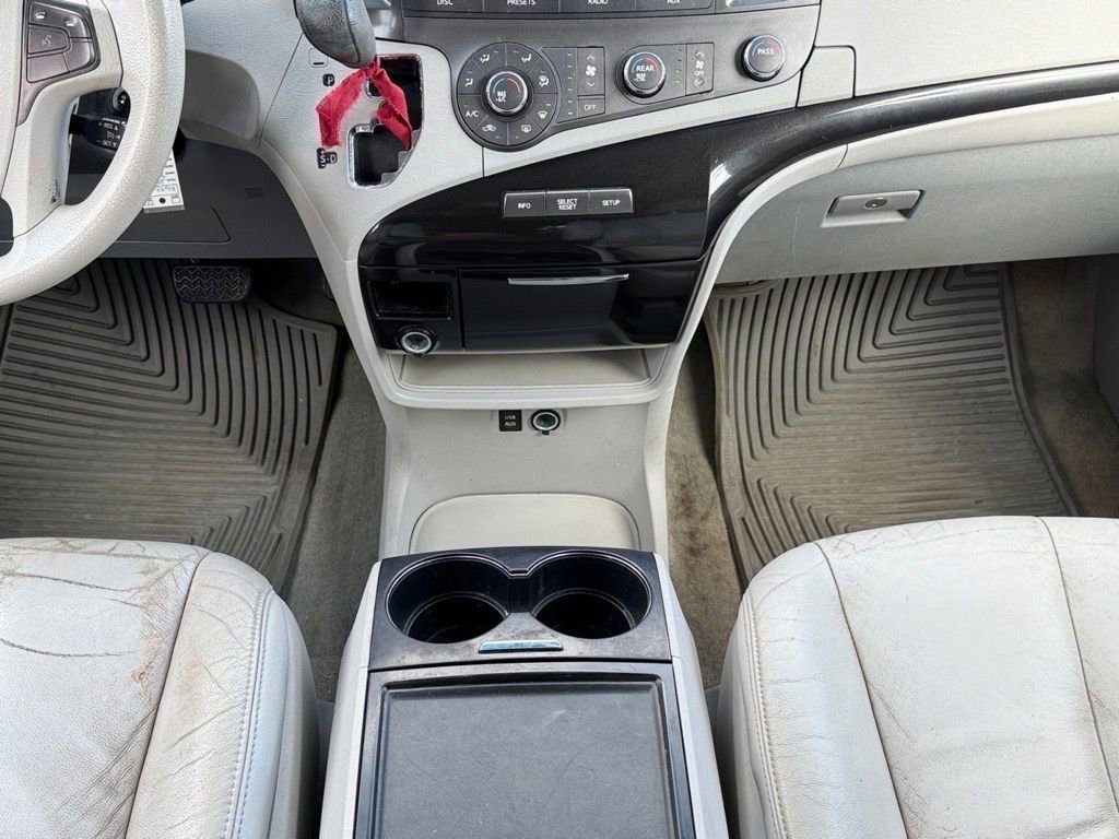 Used 2012 Toyota Sienna LE image 15