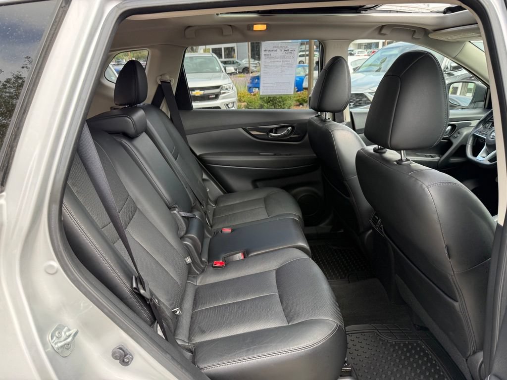Used 2017 Nissan Rogue SL w/ SL Premium Package AWD/4WD image 16
